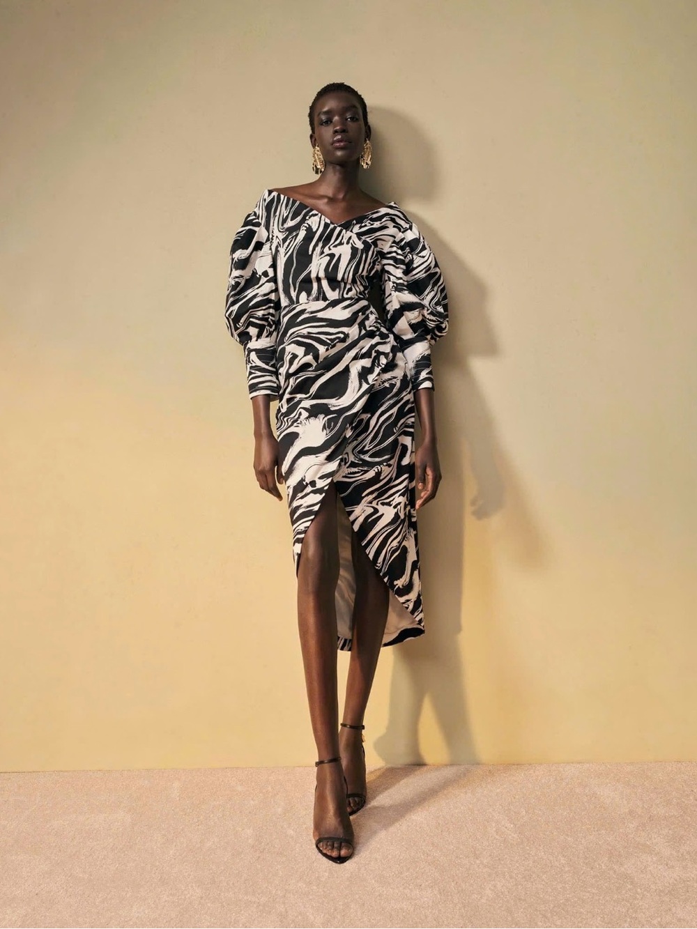 Black & White Marble Print Puff-Sleeve Midi Dress